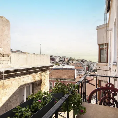 Modern With Stylish Interior In Beyoglu Apartment *