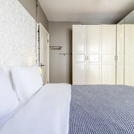 Apartment Modern With Stylish Interior In Beyoglu